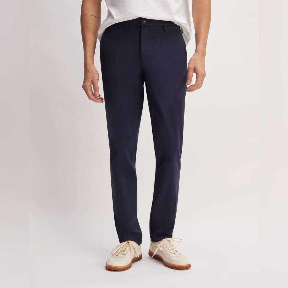 Everlane The Performance Chino | Uniform Athletic Fit in Black